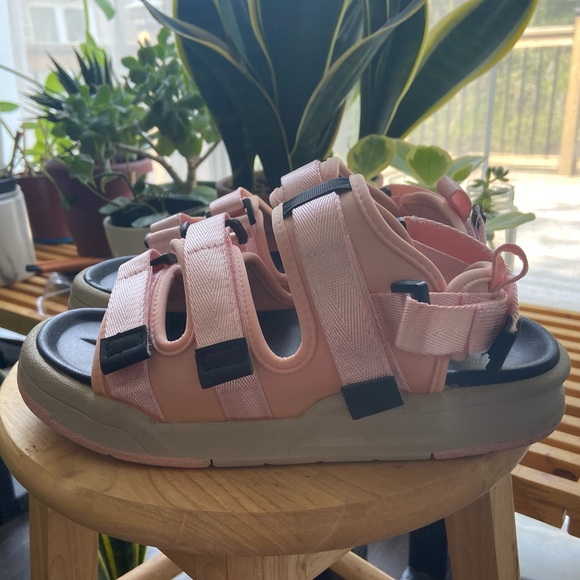 NIHSSI Velcro Strap Platform Sandals - Picture 2 of 3